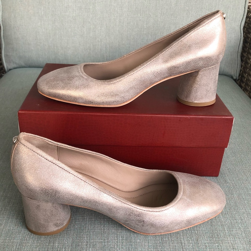 Donald Pliner Camy Pump 8 1/2  New